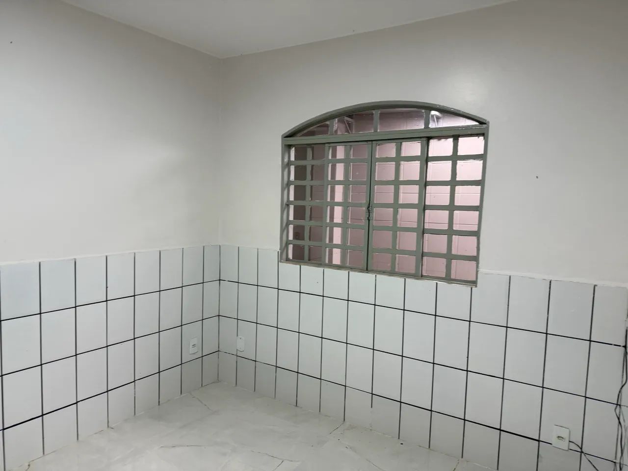 Alugo casa de fundos 