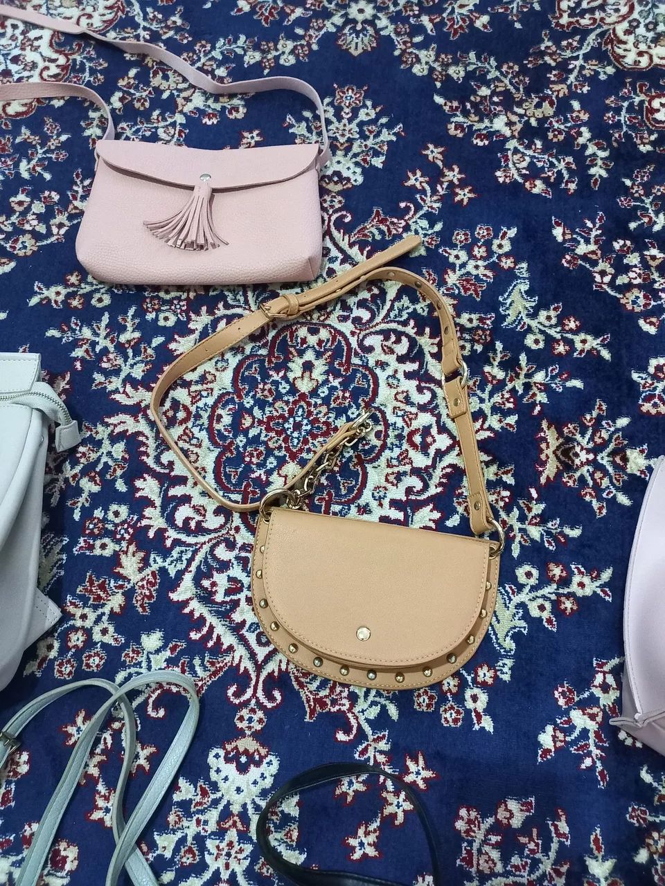 Doação de bolsas, leia o anúncio. - Foto 3