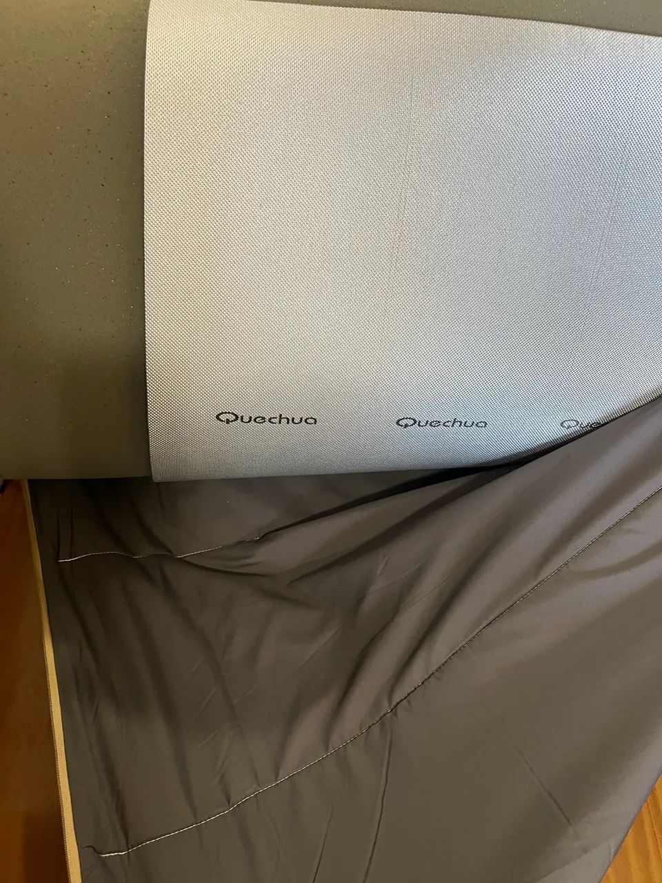Saco de dormir Quechua com alças, manta térmica e espuma - Foto 2