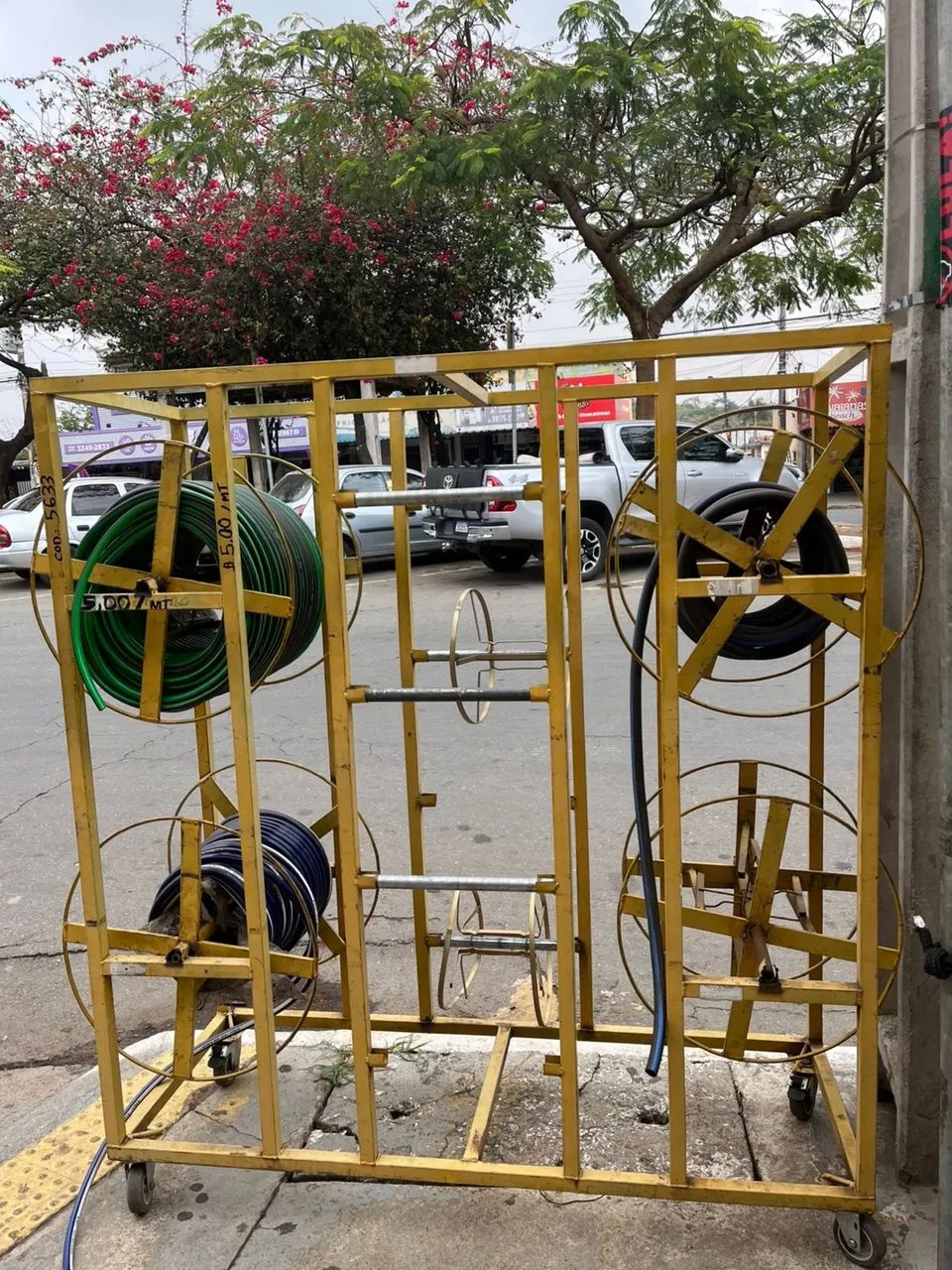 VENDO CARRINHO/SUPORTE PARA MANGUEIRAS