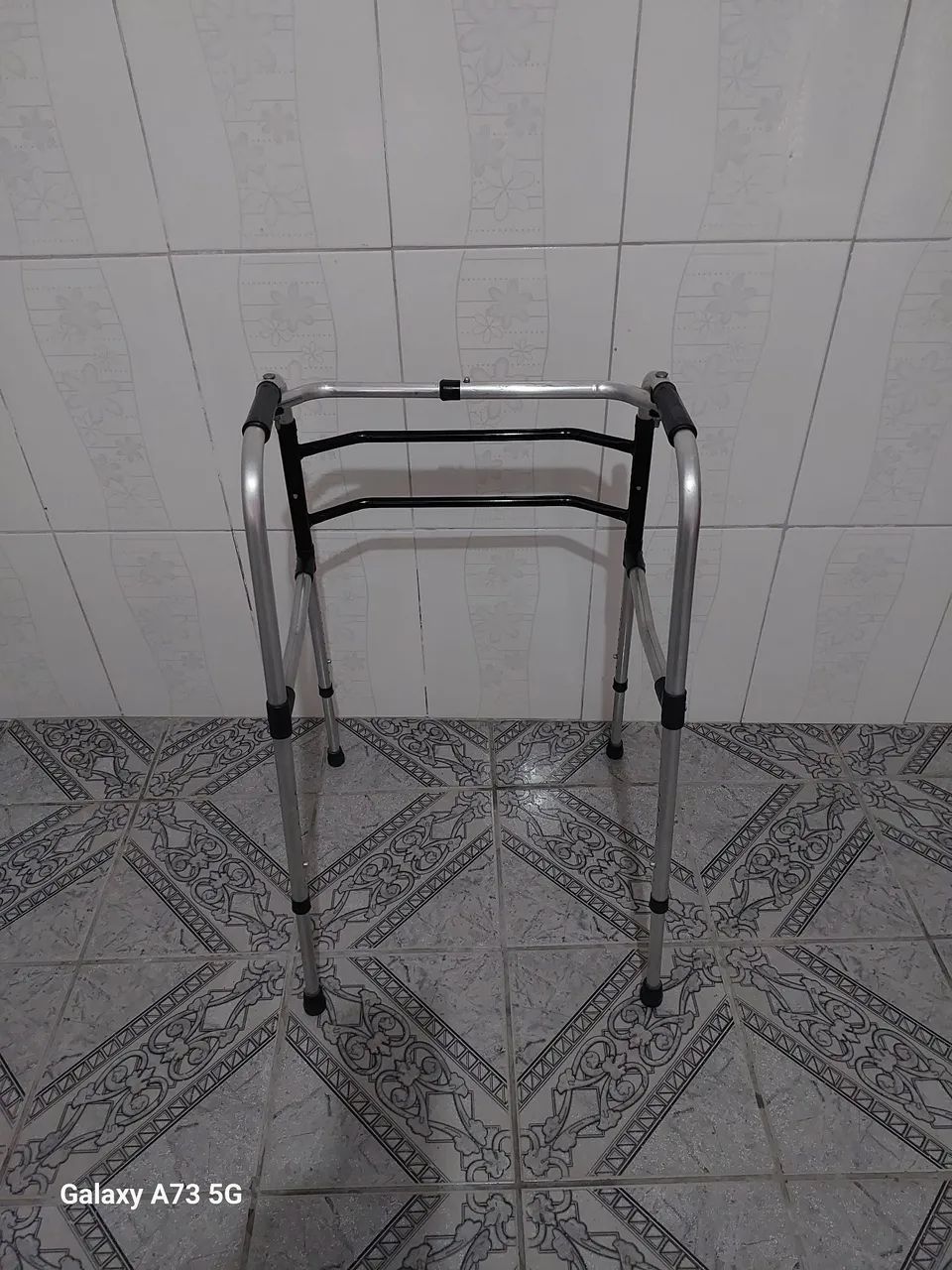 Andador  Inox  , 130kg  Com  Ajuste  De Altura  ! - Foto 3