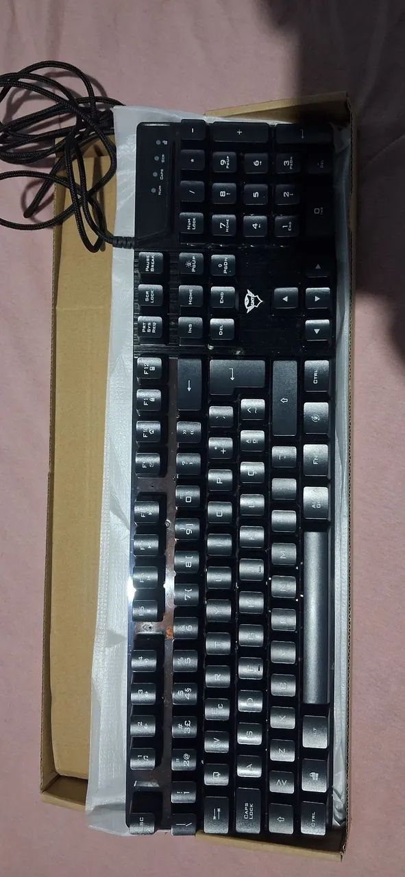 Kit gamer trust GXT 838 Azor - teclado LED, US + Mouse led - Foto 2