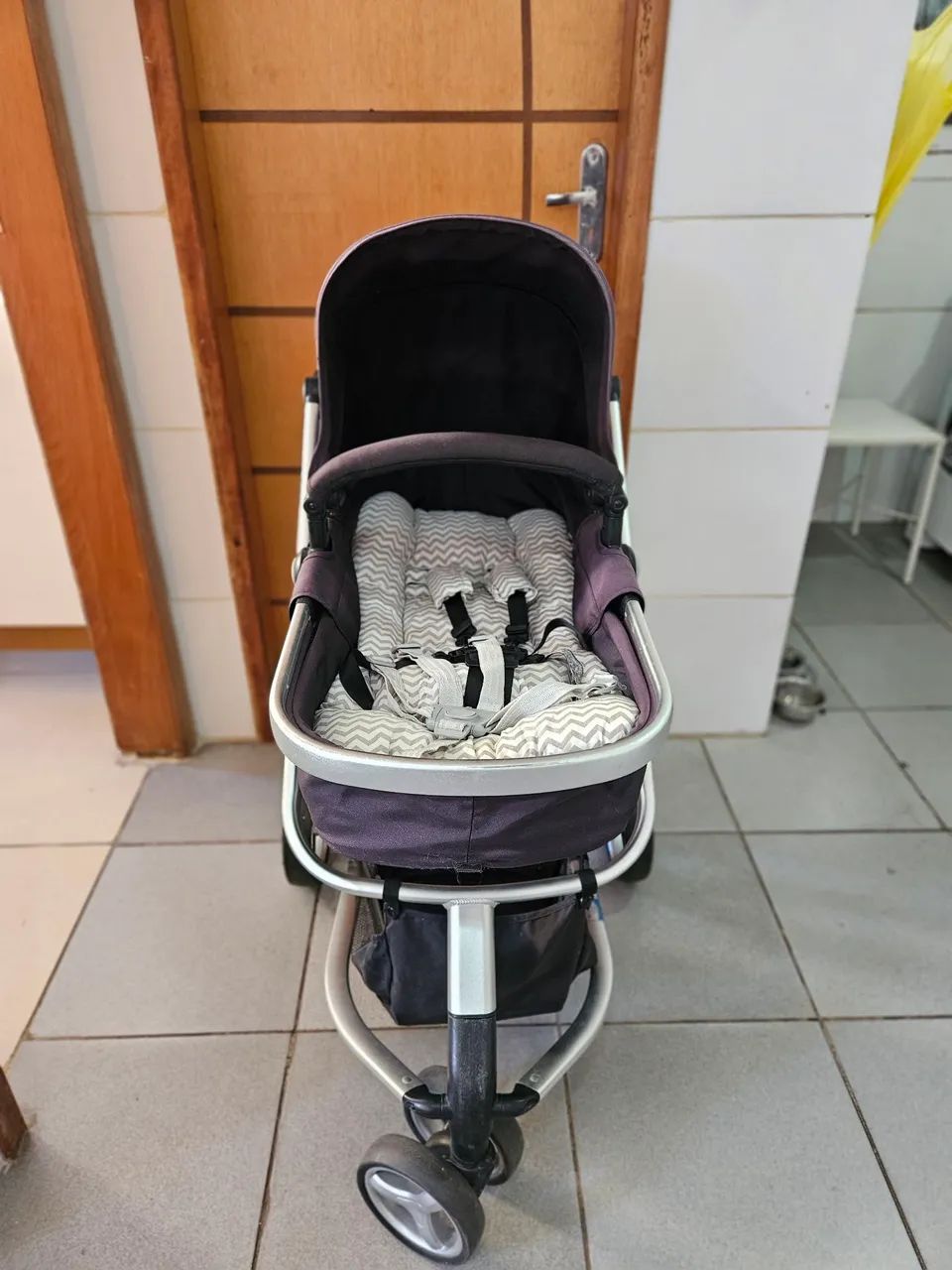 Carrinho de bebê safety 1st com acessórios