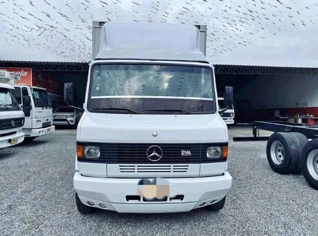 Mercedes- Benz 710 2012