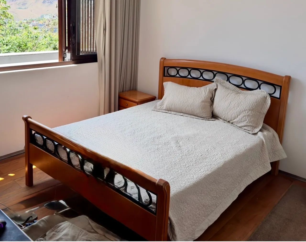 Cama em madeira e ferro excelente estado 