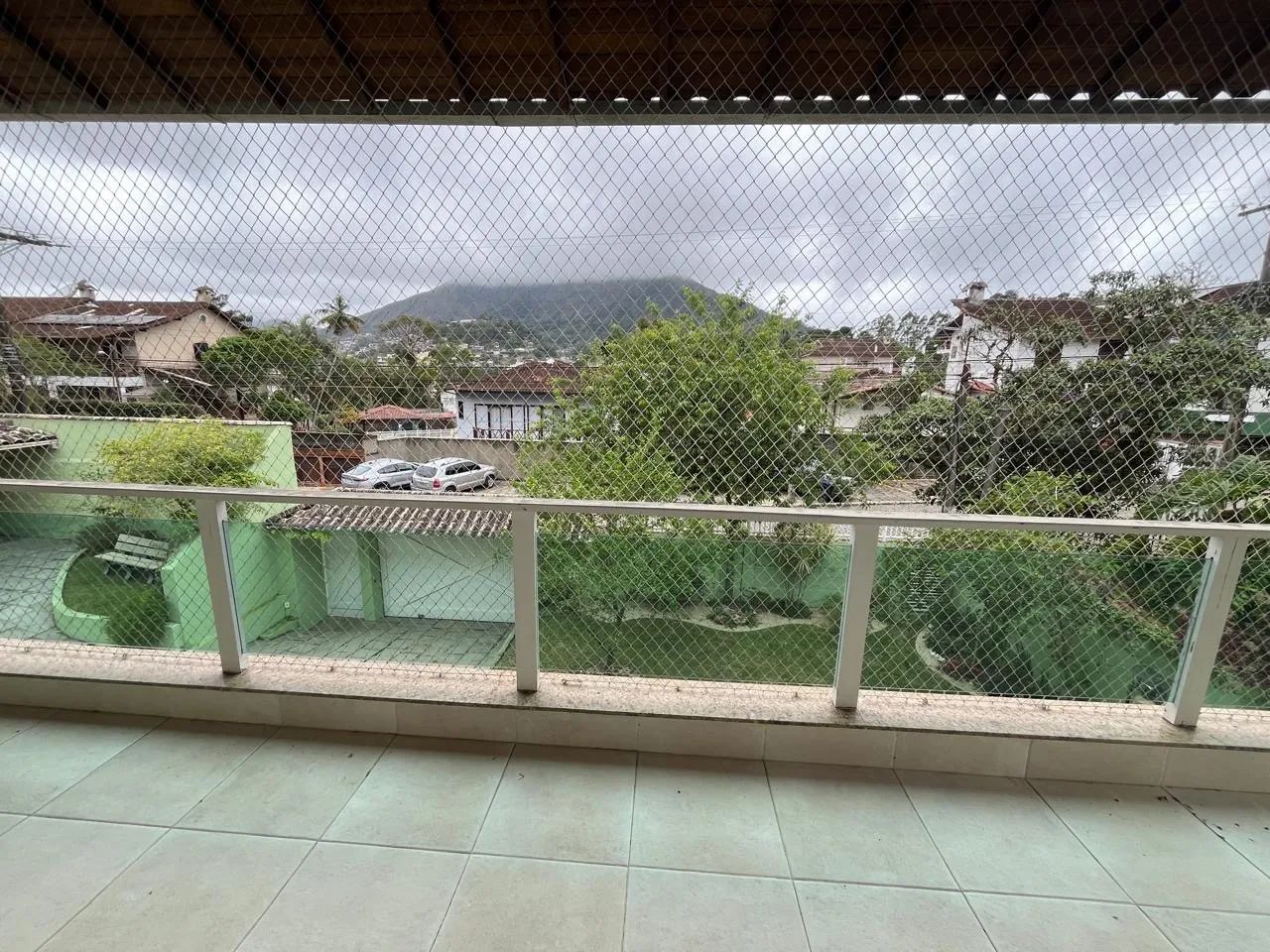 CASA COM 4 QUARTOS NO ALTO PERTO DA FEIRINHA EM TERESOPOLIS - Foto 4