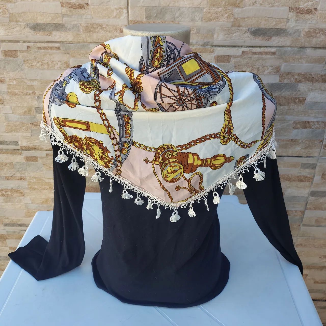 Xale de Renda Feminino - Versátil e Elegante para Diversos Looks ? R$ 35 cada" - Foto 2