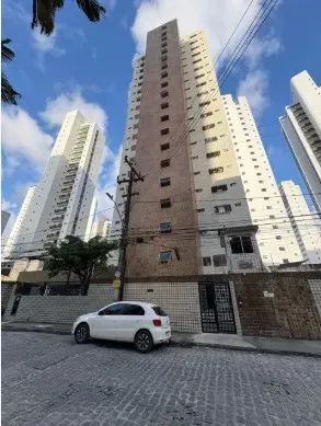 APARTAMENTO AMPLO, BEM VENTILADO E COM ÓTIMA LOCALIZAÇÃO