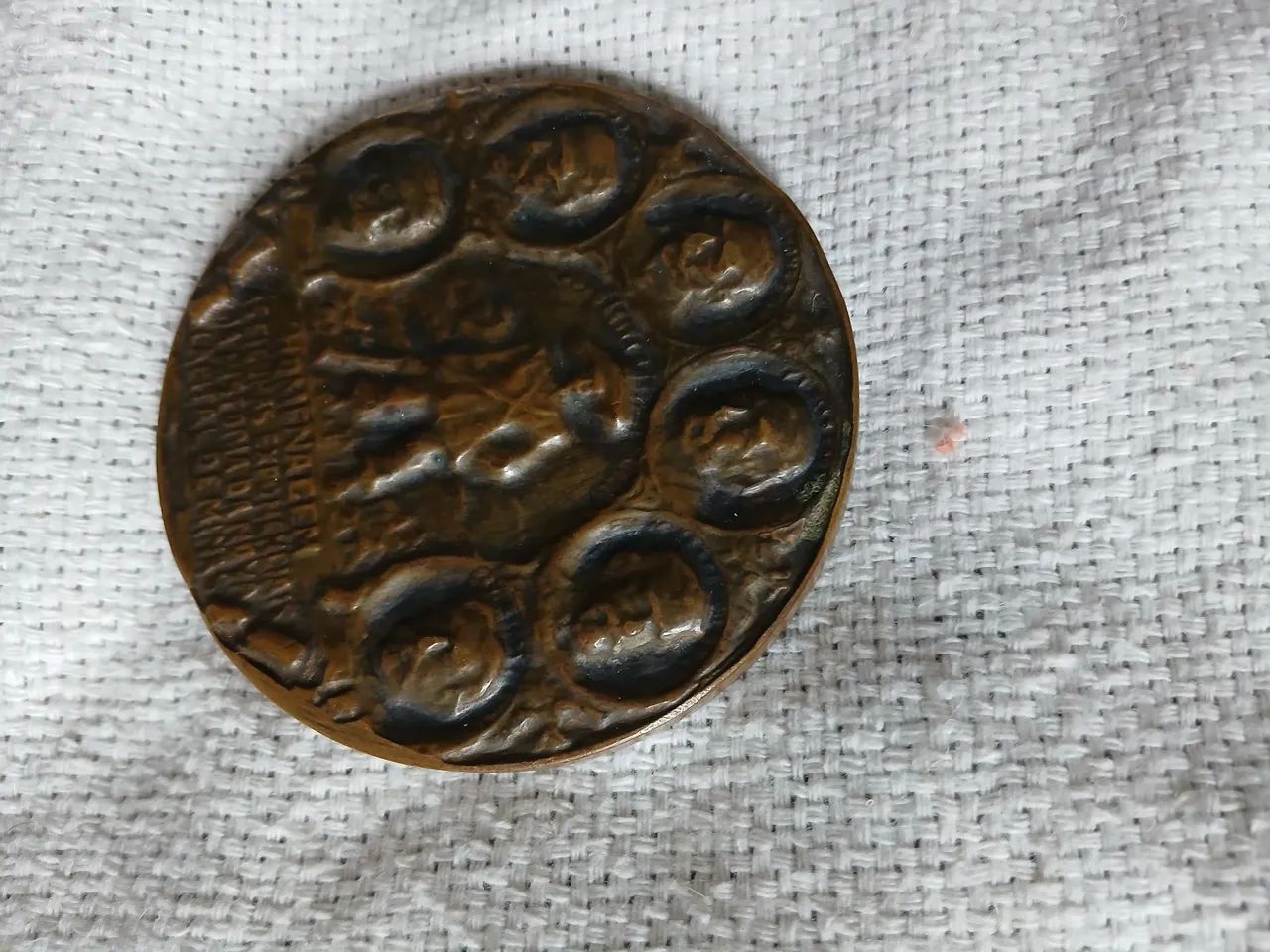 Medalhão antigo para colecionador  - Foto 2