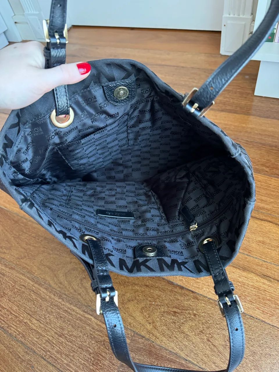 Bolsa Preta Michael Kors usada - Foto 2