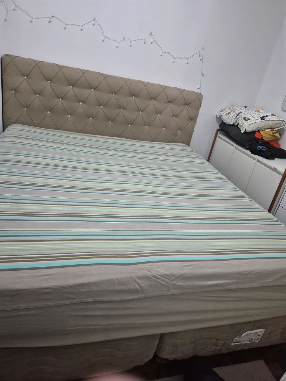 Cama King size com cabeceira de brinde