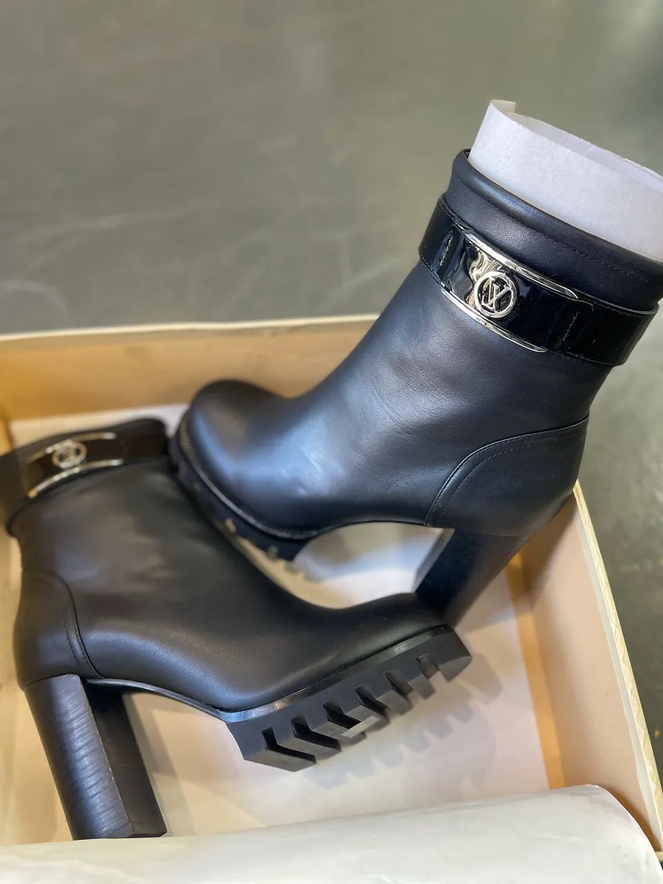 Bota Louis Vuitton - Foto 2