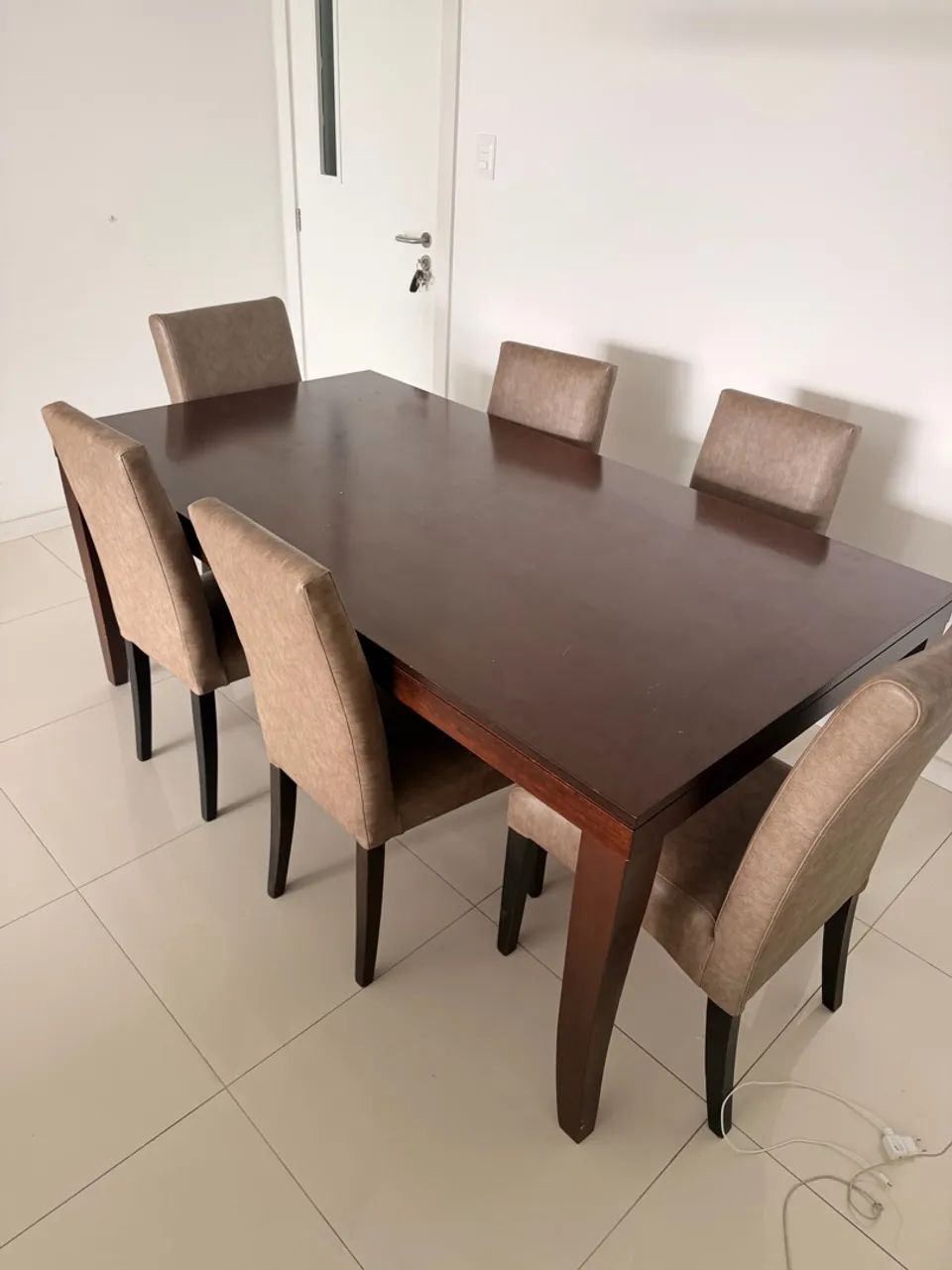 Mesa e 6 cadeiras