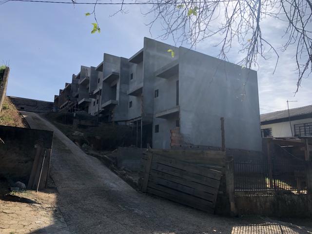 Vendo sobrados ótima localização - Foto 7