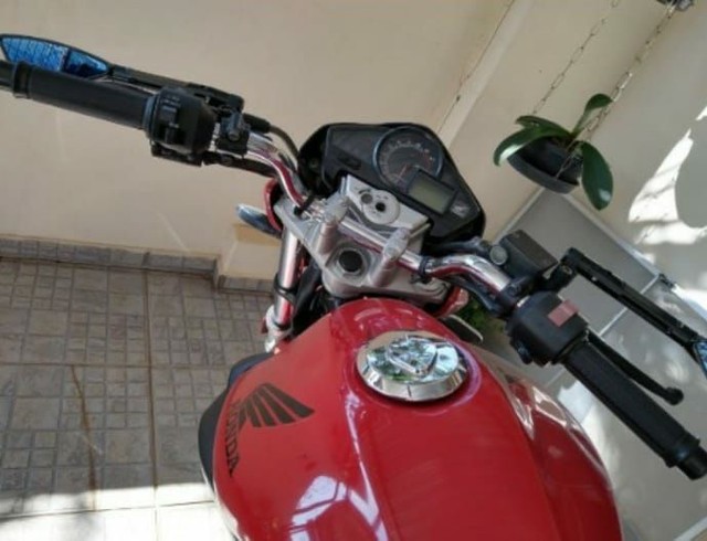 VENDO HONDA CB 300