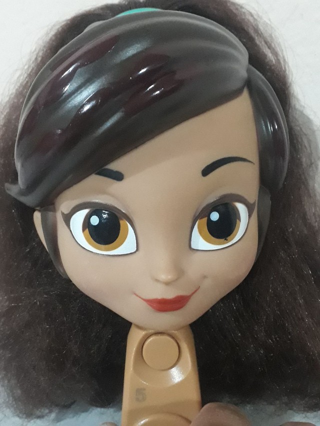 Boneca Nella Princesa  Corajosa Fala e canta somente esta parte sem o corpo