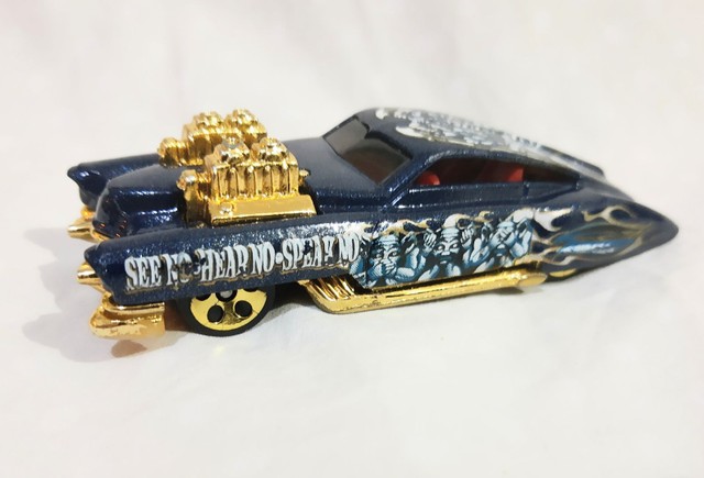 Miniatura<br> *HotWheels* <br>Esc:1:64<br>*Evil Twin*<br>*Com Gargoyles<br>Azul e Dourado 2000 - Foto 2
