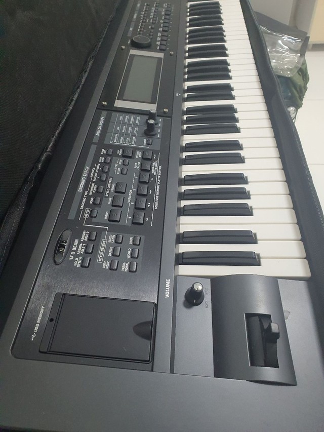Oportunidade! Vendo teclado Roland GW8 impecável - Em estado de zero. - Foto 2