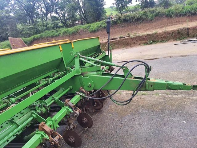 Vende-se Plantadeira Tatu 8 linhas Pego Carro, Moto e gado na troca - Foto 3