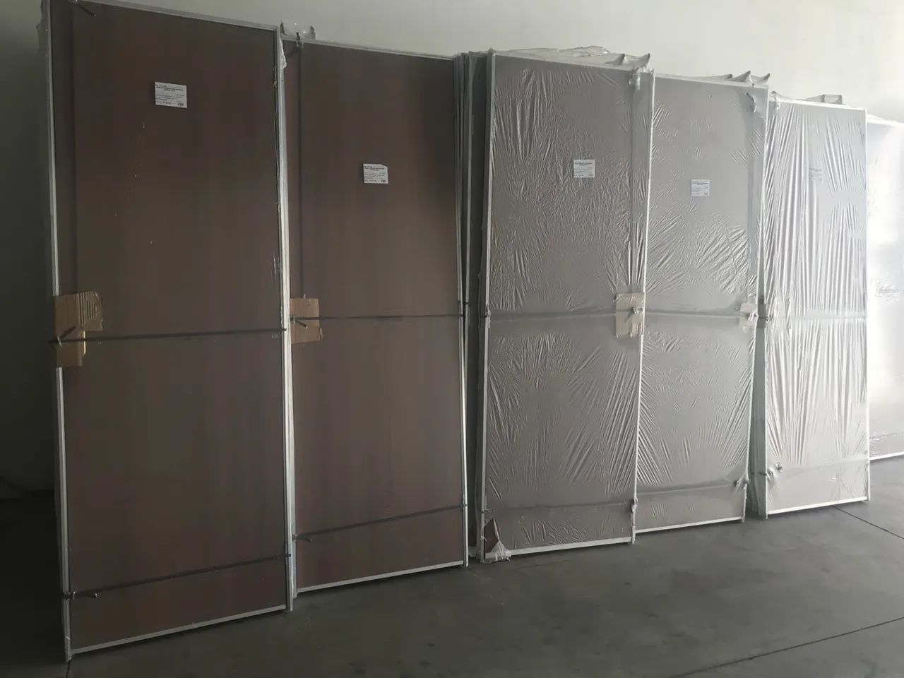 Porta Ébano com Marco de alumínio - Foto 4