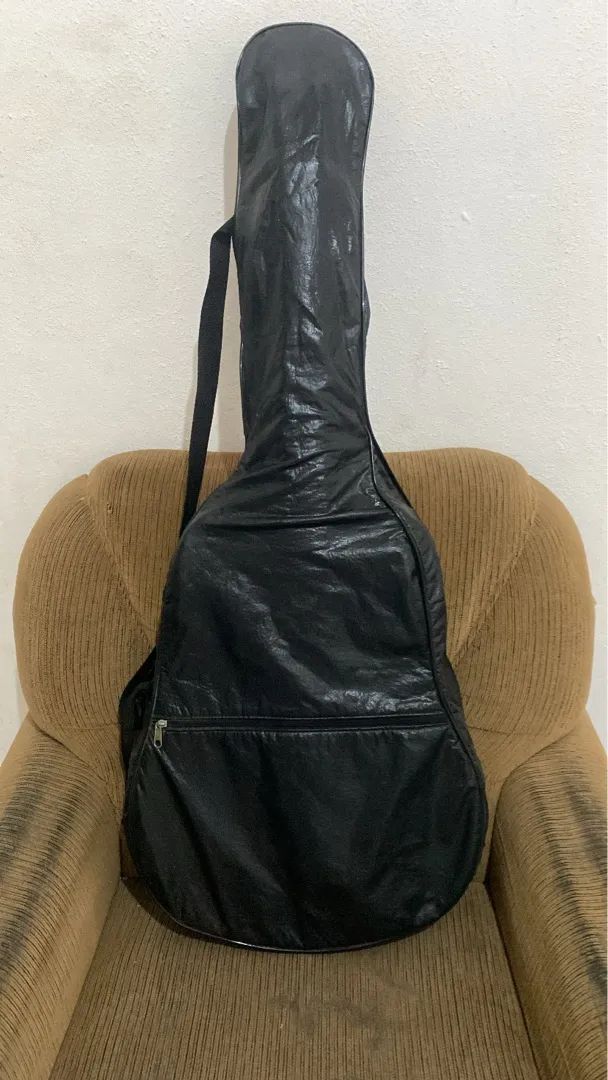 Thin-Neck Guitar Case64872220461057122