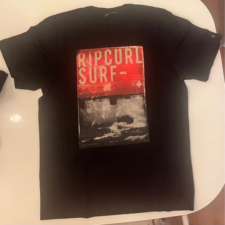 Camiseta Rip Curl preta tamanho GG