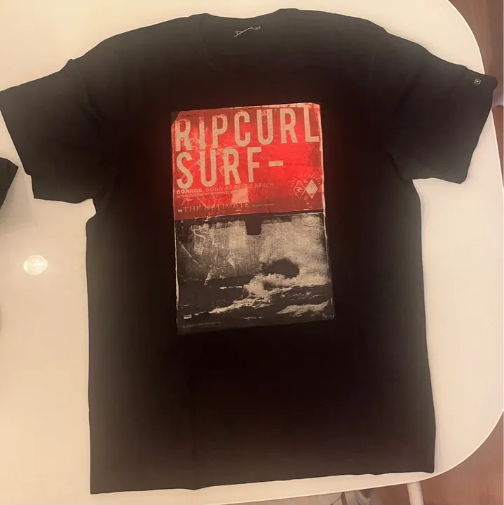 Camiseta Rip Curl preta tamanho GG