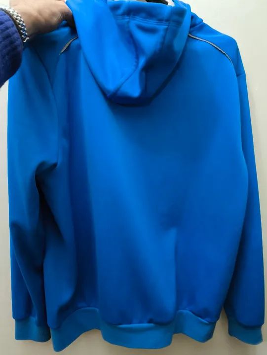 Moleton BMW com capuz e bolso frontal 