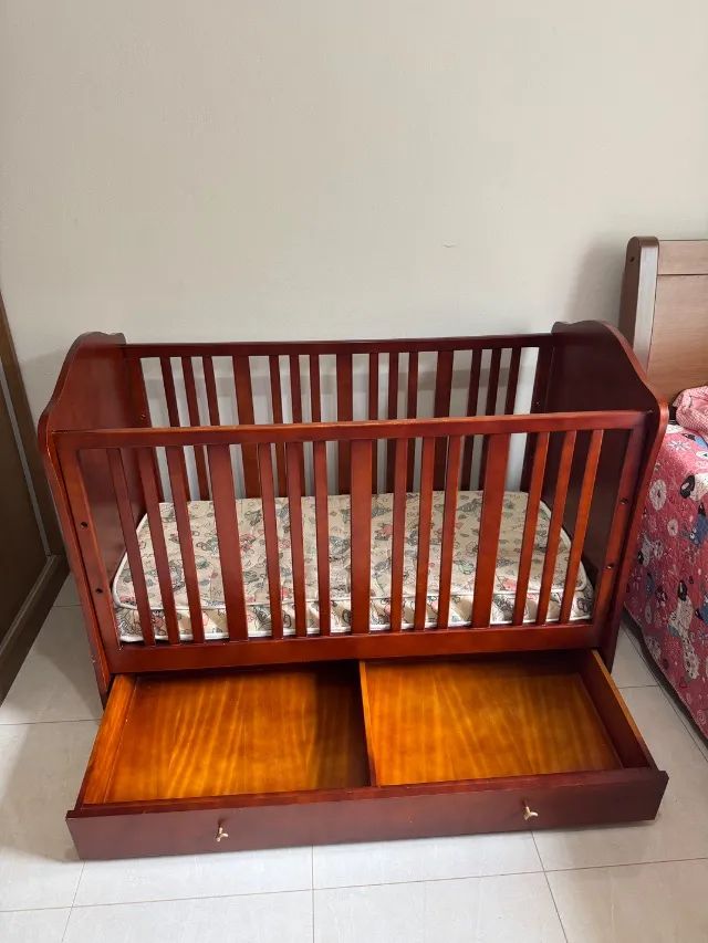 Berço de madeira e colchão  - Foto 3