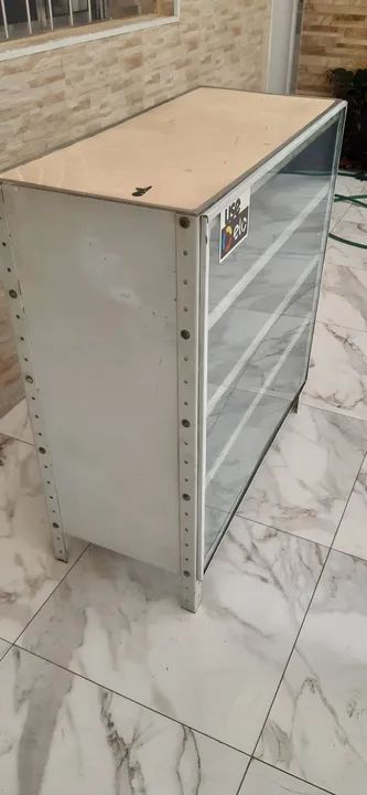 Prateleira de Ferro com Frente de Vidro - Foto 2