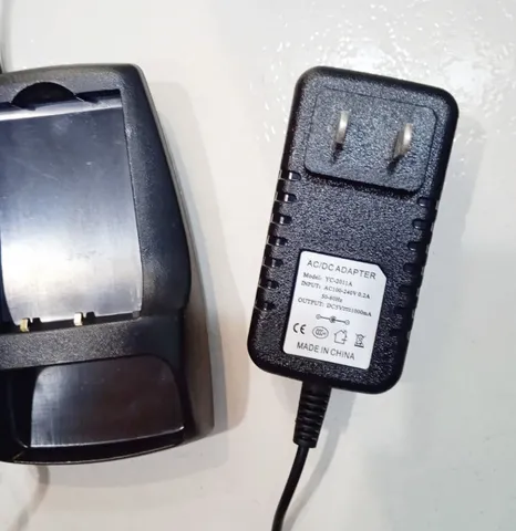 Carregador (base/fonte) P/ Yaesu Vx-3r Vx-2r Baofeng Voyager