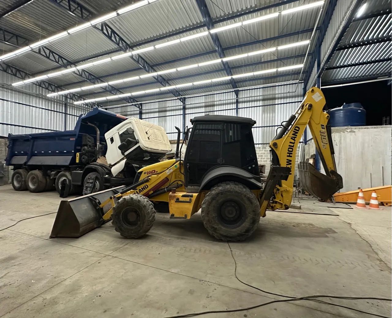 Retroescavadeira New Holland B110 2018 4X4  - Foto 4