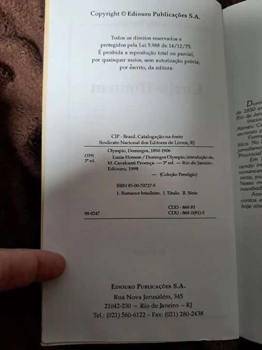Livro de 1998 capa arranhanda Luzia-Homem e miolo intacto - Foto 4