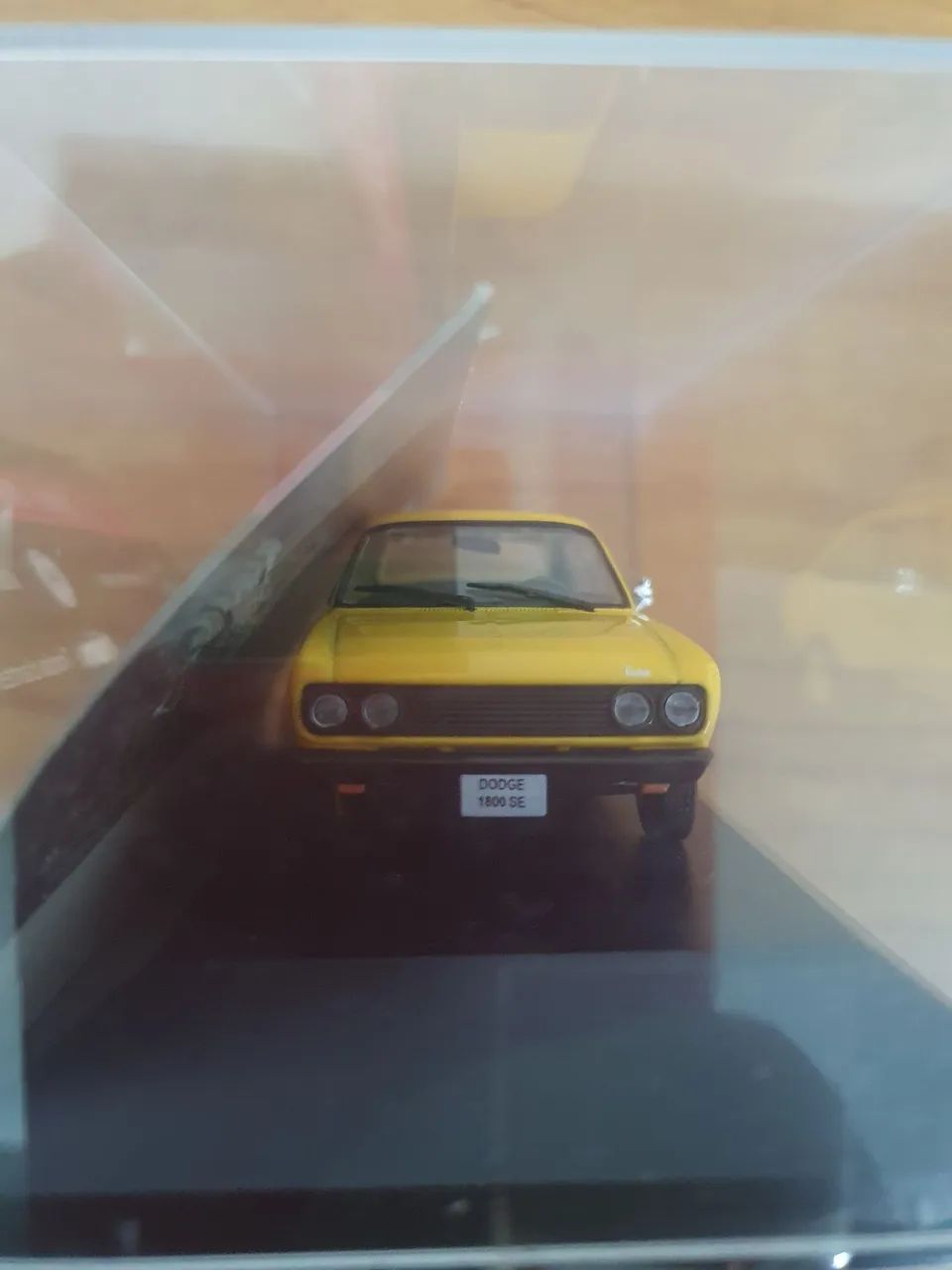 Miniatura Dodge 1.800 SE 1975, escala 1:43 - Foto 3