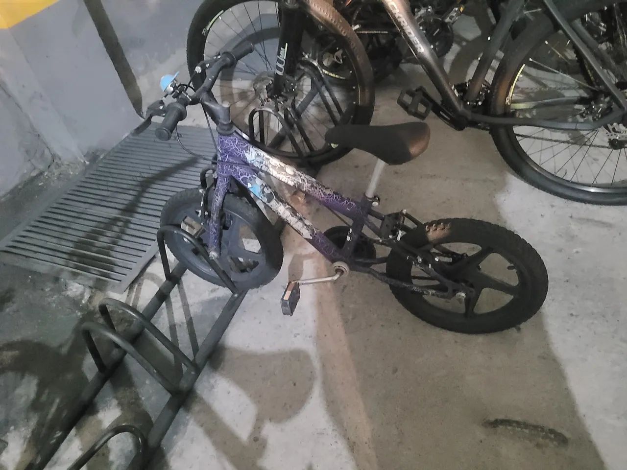 Bicicleta Infantil Roxa com Design Exclusivo - Foto 4