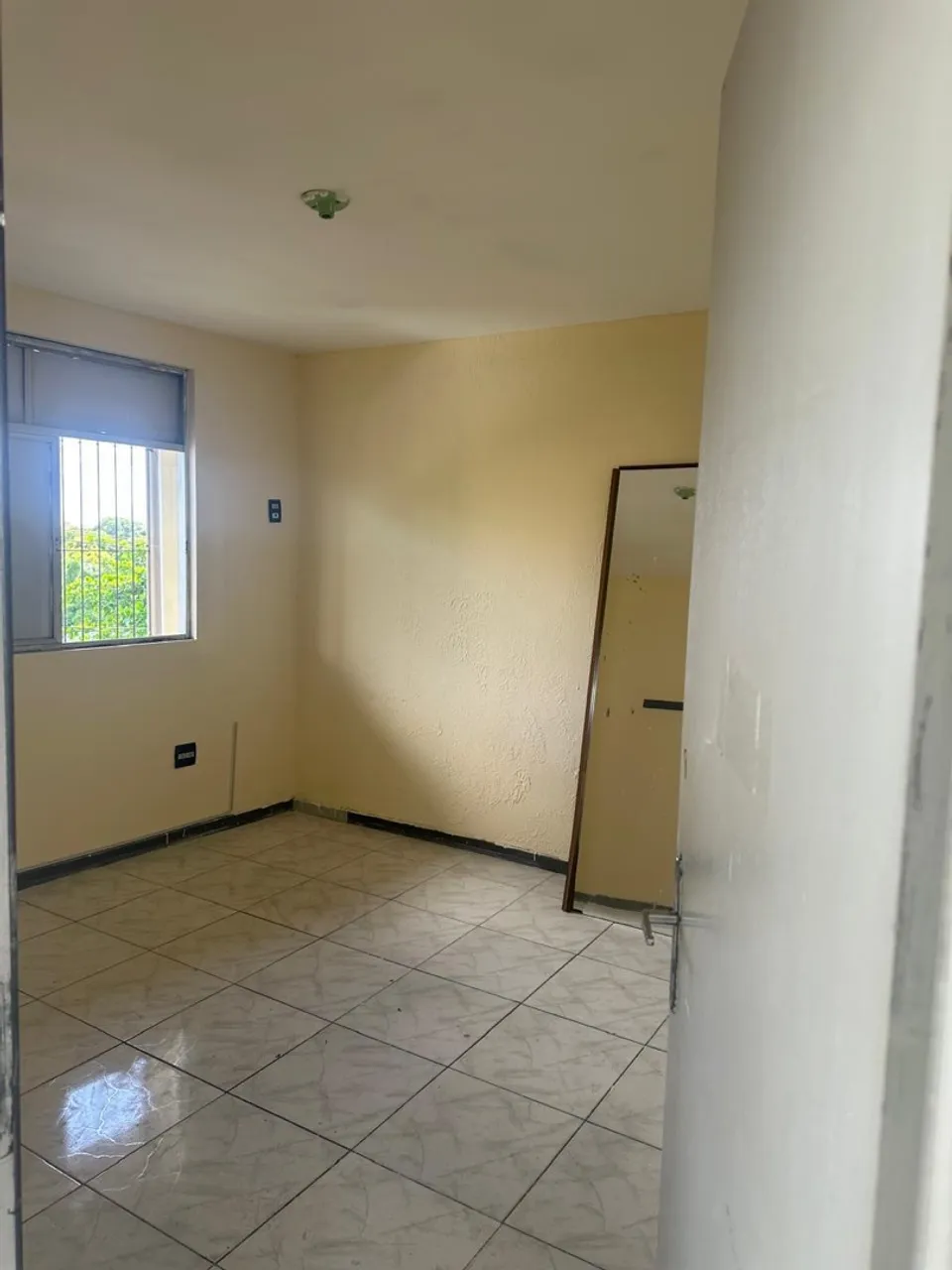 Apartamento 2o andar em prédio particular via pública