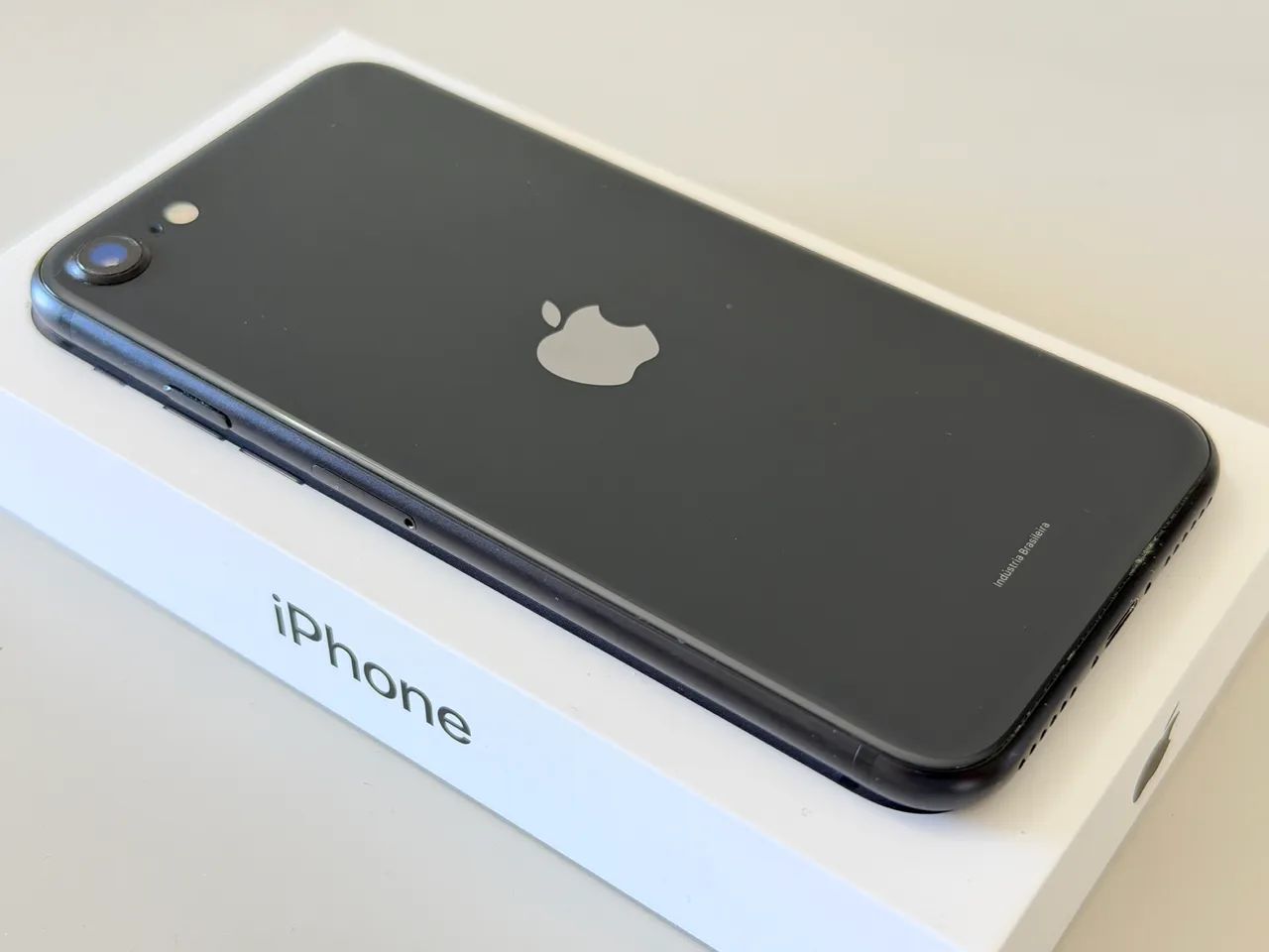 iPhone SE 2ª geração 64gb - Preto - Celulares e Smartphones