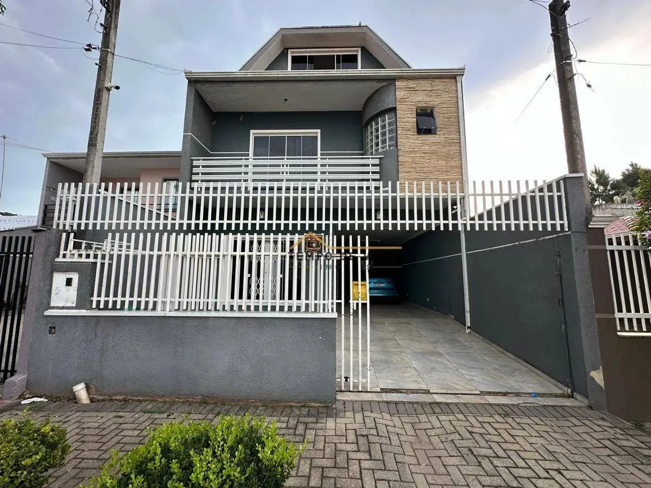 Sobrado com 3 dormitórios à venda, 140 m² por R$ 679.900,00 - Umbará - Curitiba/PR
