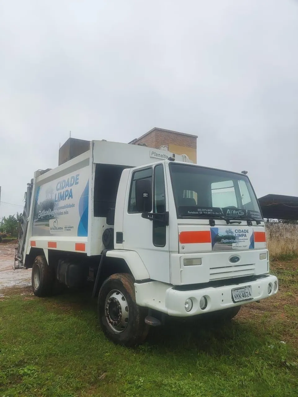 Caminhão de Coleta de Lixo - compactador
