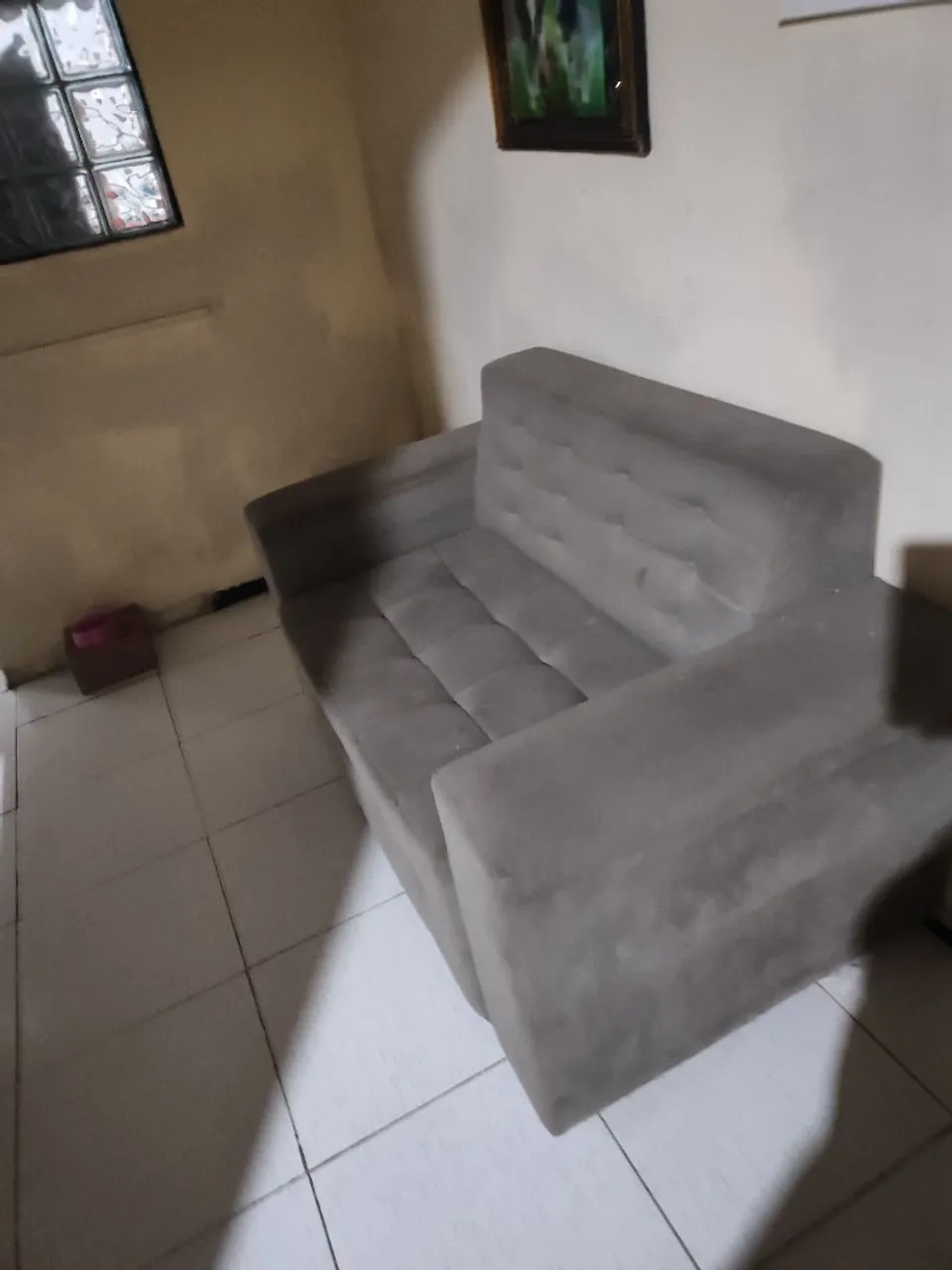 Sofá Cinza Confortável e Elegante