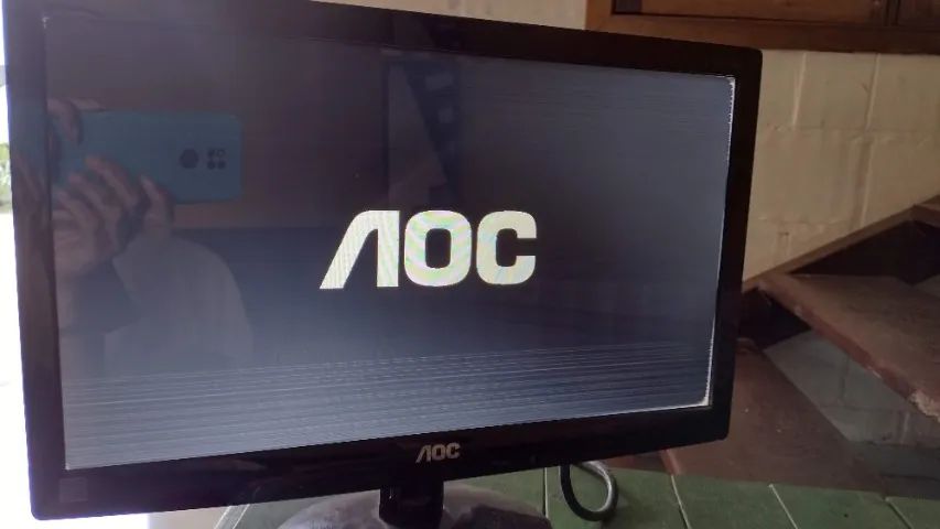 Monitor AOC 15 polegadas com riscos na tela - Foto 4