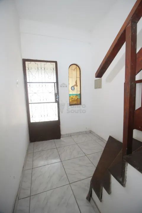 Sobrado amplo com pátio no bairro Areal - Foto 2