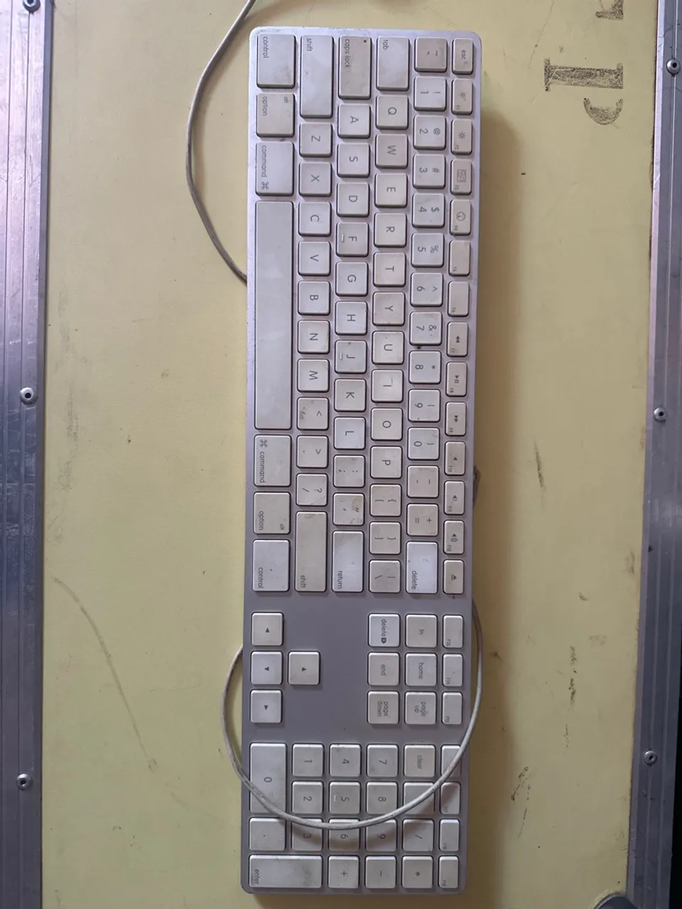 TECLADO USB APPLE / 2 entradas USB
