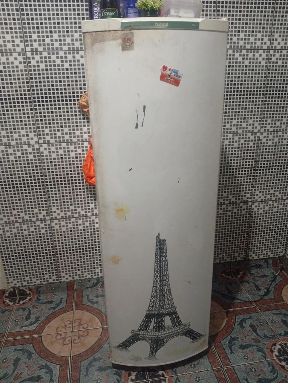 Vendo geladeira com de defeito