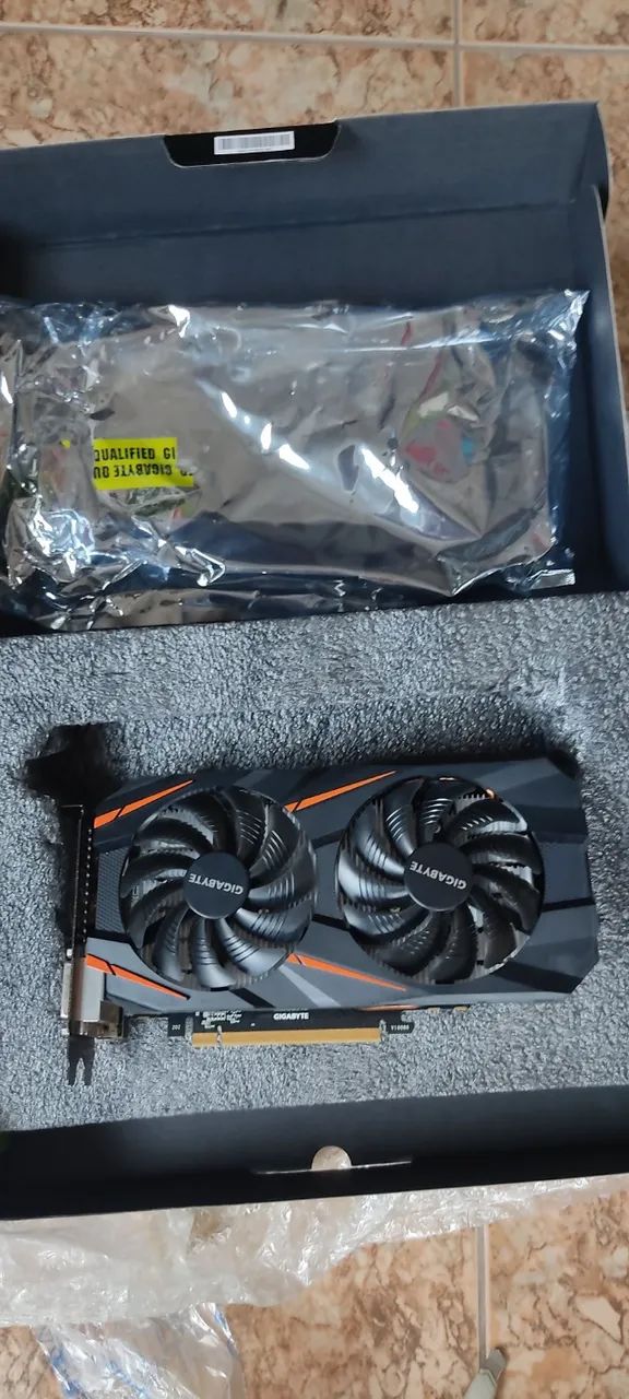 Placa de Vídeo GTX 1060 Gigabyte NVIDIA GeForce WindForce OC 6GB GDDR5 (Não Aceito Trocas)