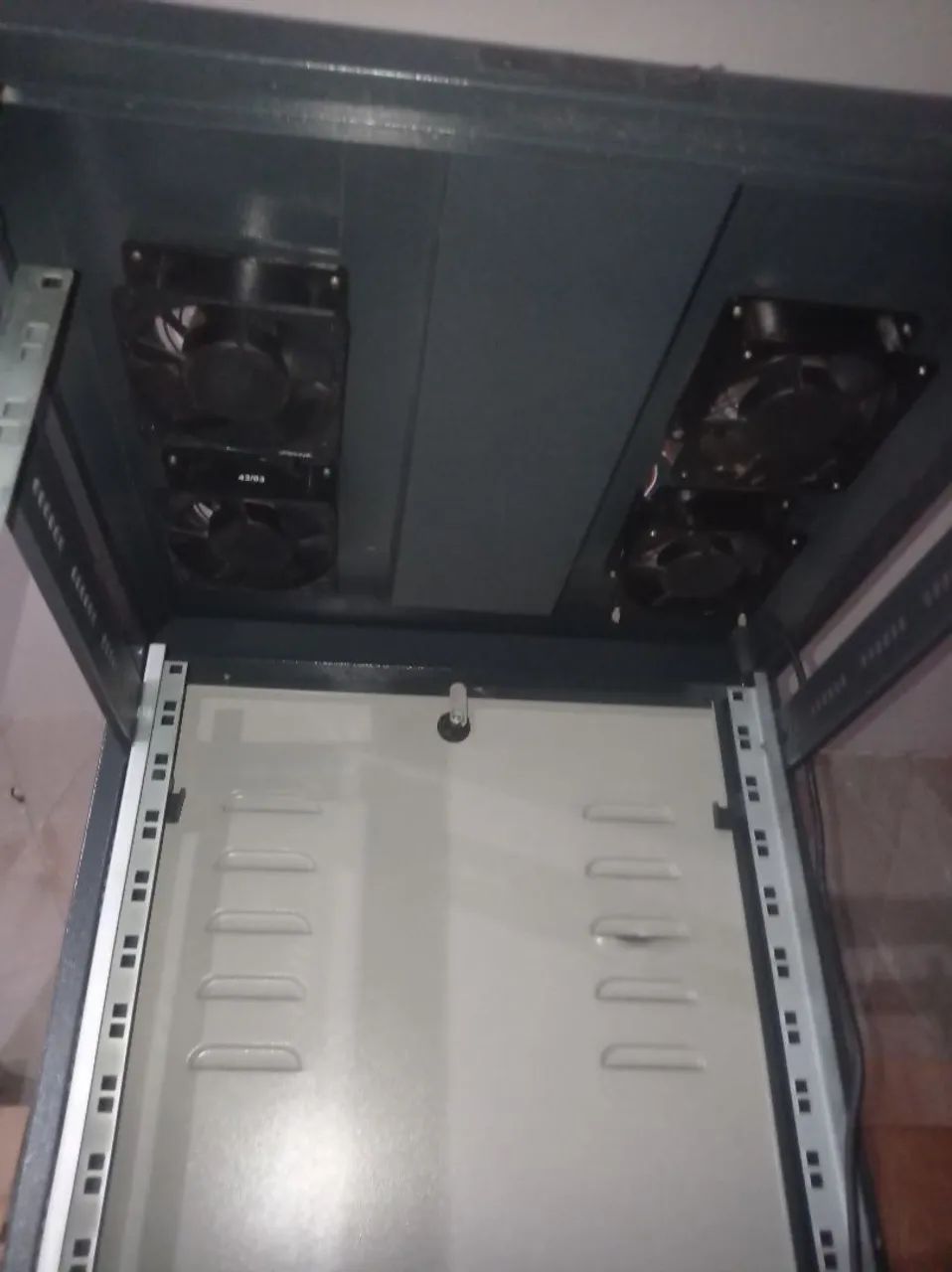 Armário de Rede 19 polegadas - Foto 5