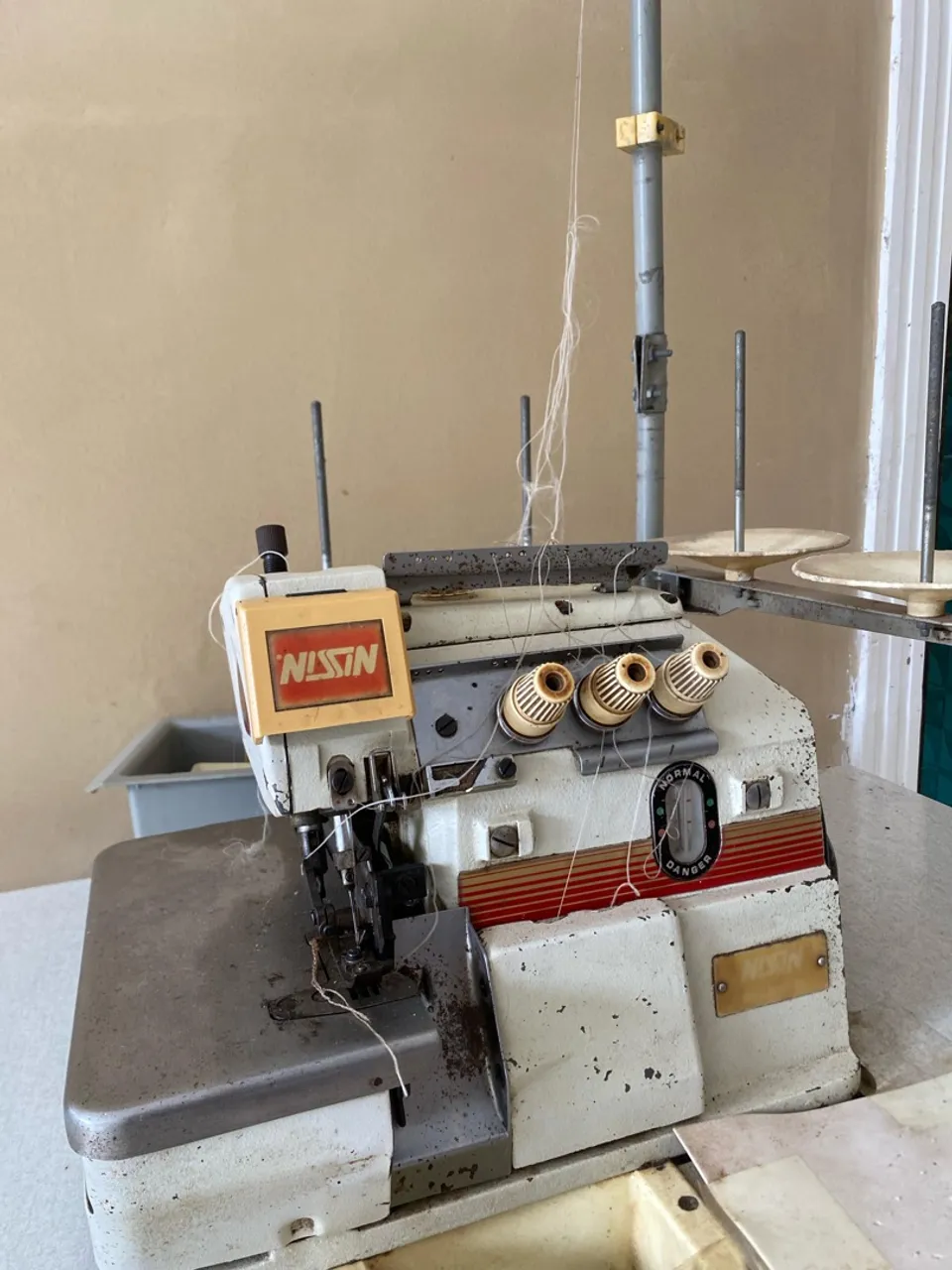 Máquina de Costura Overlock Nissin Industrial (Negociável)