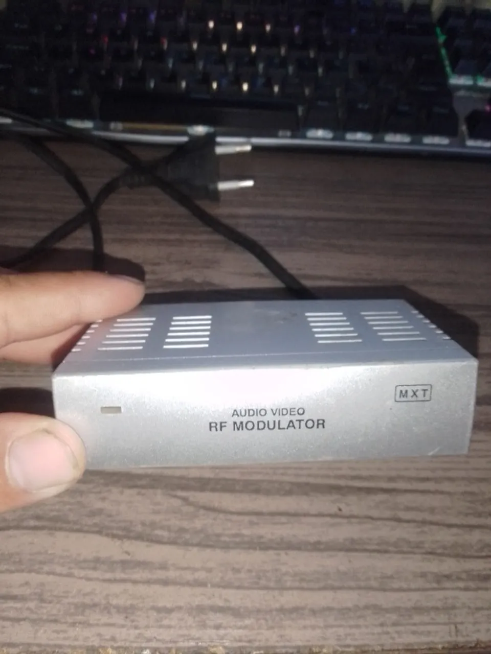 adaptador av pra tv antiga de madeira