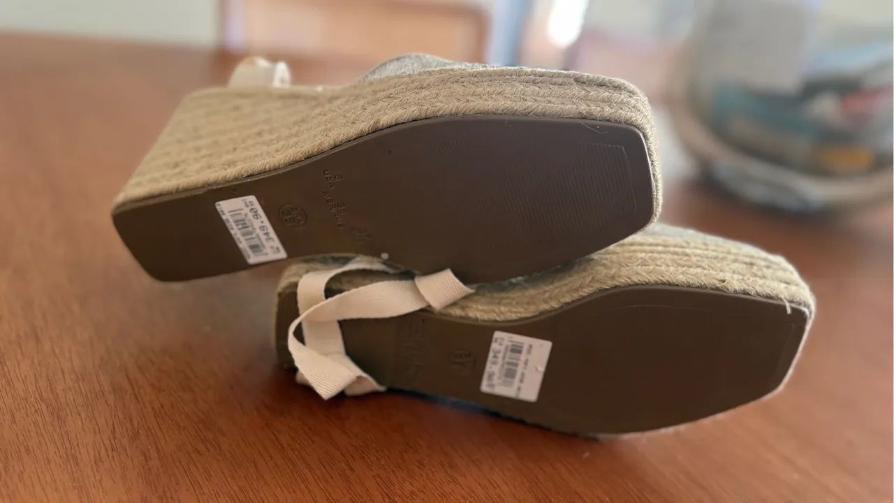 Sandália Espadrille Plataforma Bege com Detalhes em Renda - Foto 5