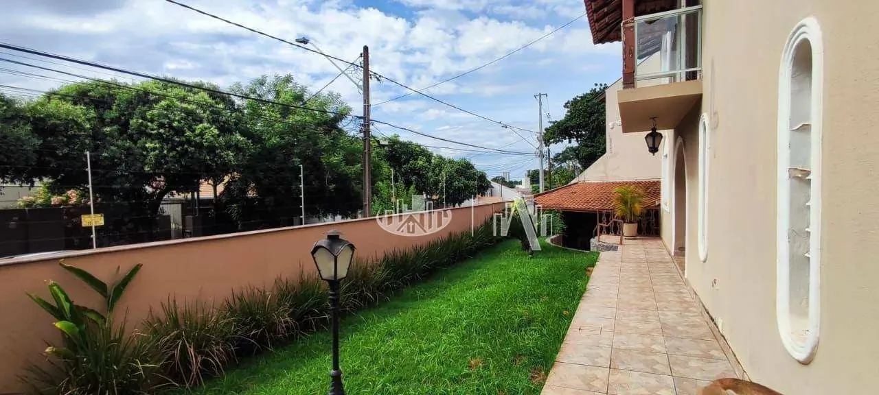 Sobrado com 3 quartos à venda, 182 m² por R$ 1.300.000 - Kennedy - Centro de Londrina/PR
